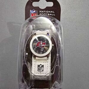 Game Time NFL Tampa Bay Buccaneers Logo Quartz Analog Watch White Nylon Strap